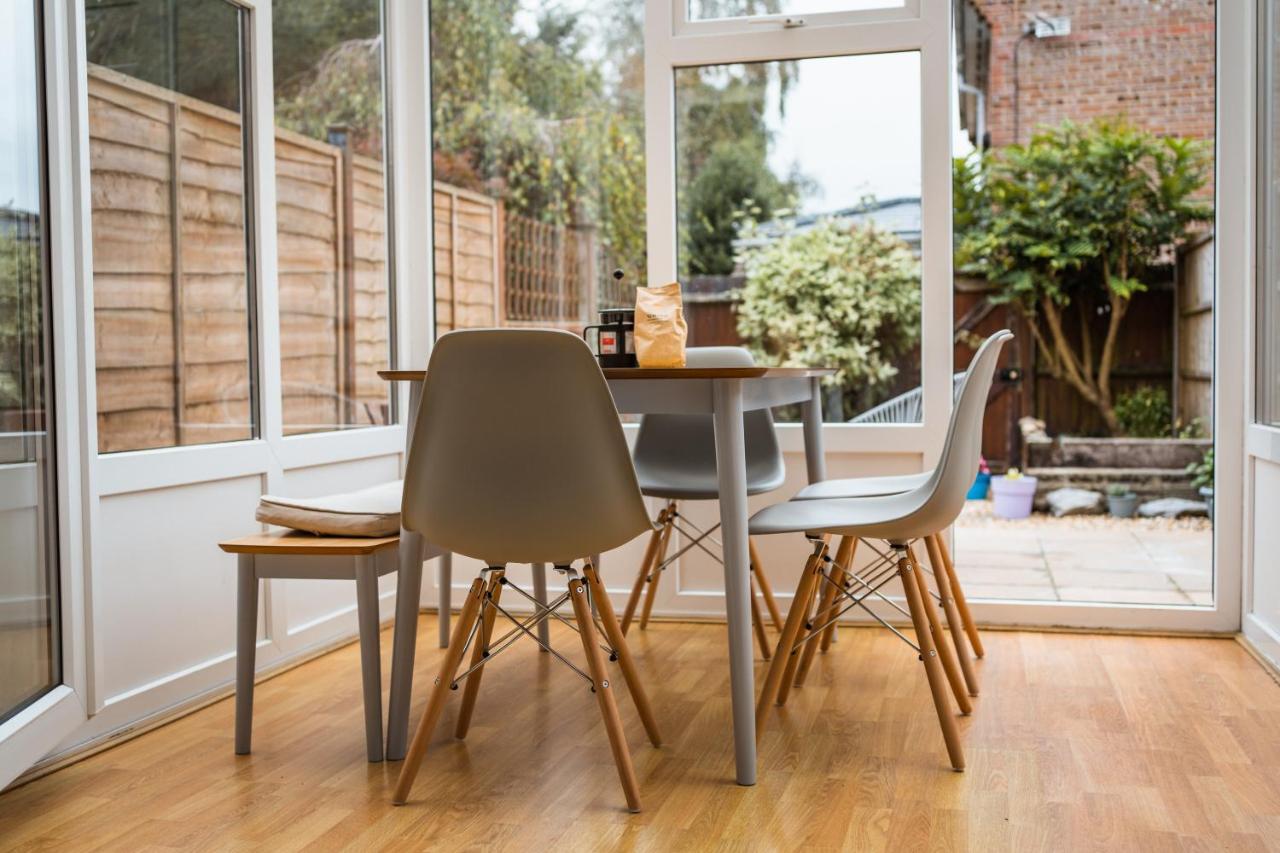 Beautiful Town House With Private Garden And Patio Canford Magna Exterior foto