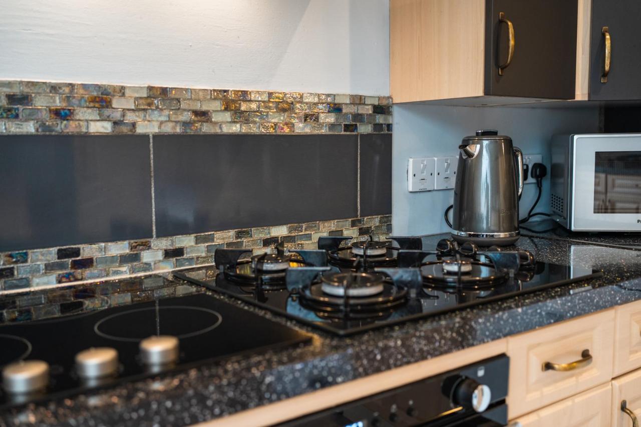 Beautiful Town House With Private Garden And Patio Canford Magna Exterior foto